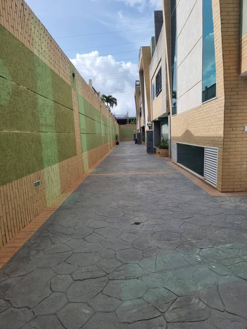 Spectacular Townhouse in Mañongo